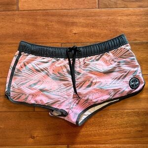 Salt Life Women's Black and Pink Palm Athletic Shorts Size Medium